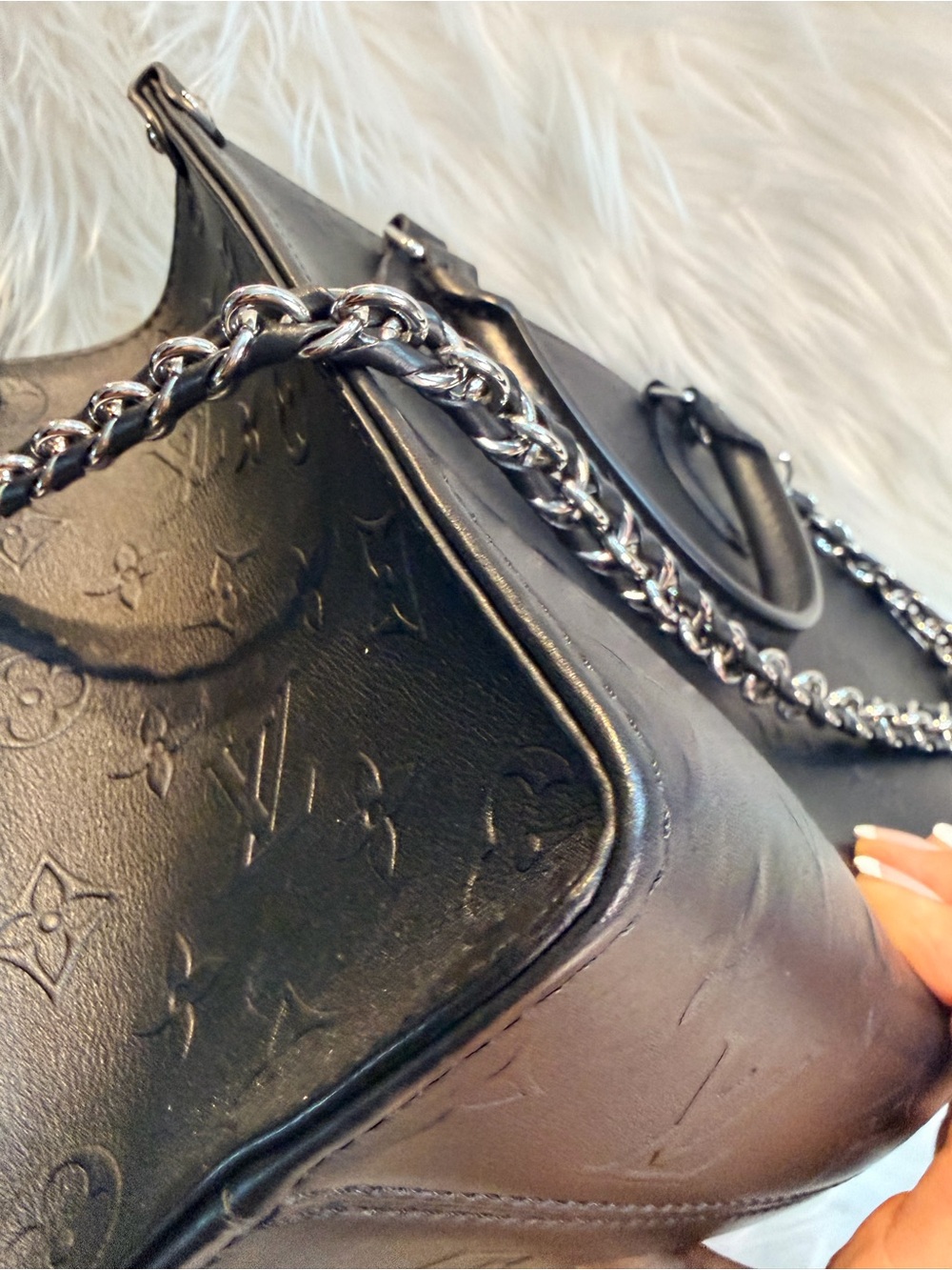 Louis Vuitton Black Leather Monogram Embossed On The Go PM with 2 straps - Picture 9 of 16